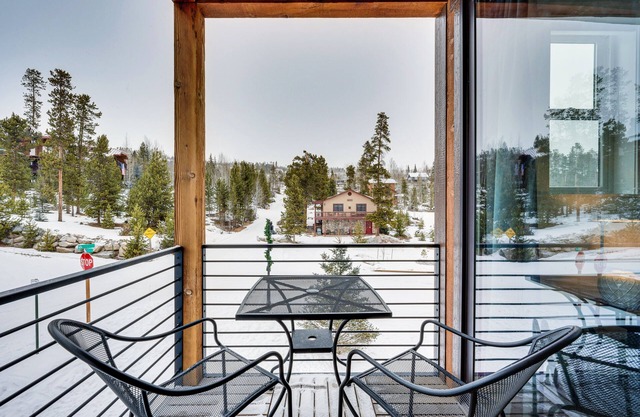 2 Mi to RMNP: Mtn-View Grand Lake Loft!
