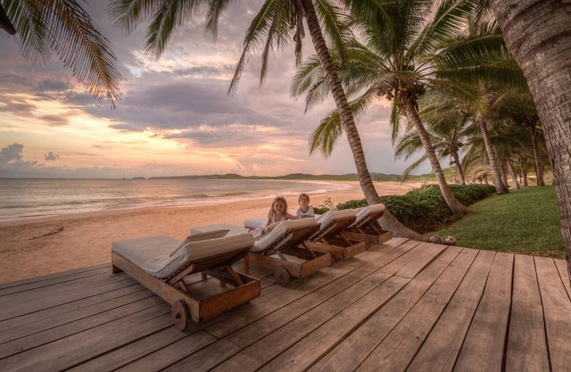 2 Mile private beach- House right on the beach + Pool + Hot tub - Fully staffed