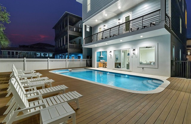 2 Min to Beach w/Chairs through Oct! Pool & Hot Tub! Rooftop Deck with Views! Perfect Getaway!