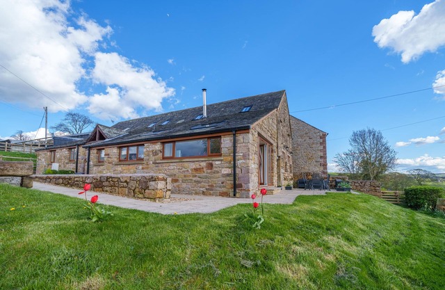 2 Peggies Barn - Rural Holiday Home with stunning views