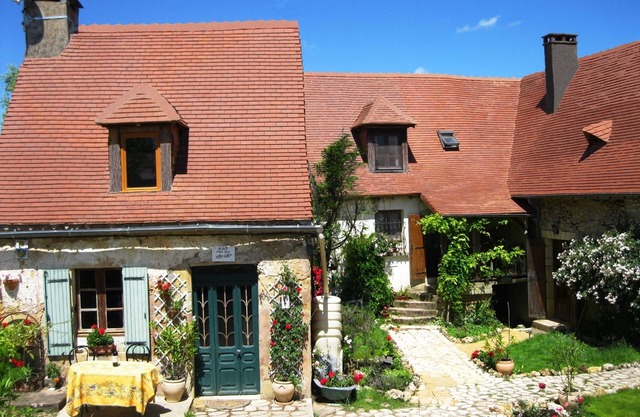 2 Perigorian Cottages, 10p: heated pool, child paradise, game room, large garden