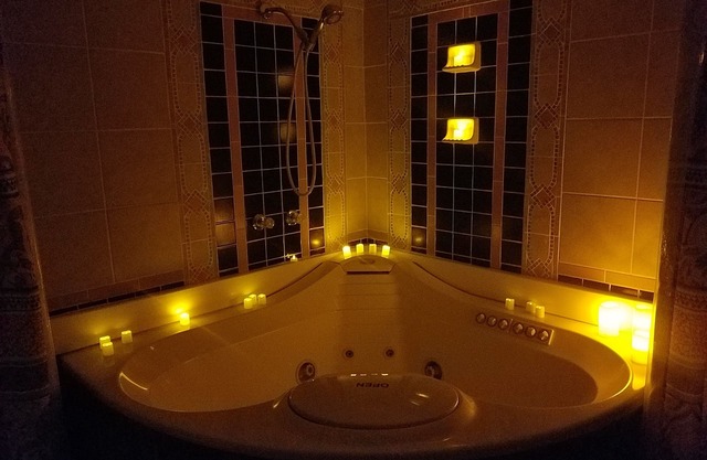 2 person JACUZZI Cozy Cottage (Entire House)