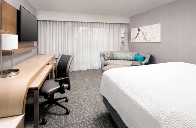 2 Pet-friendly Units Close to World Forestry Discovery Museum, Indoor Pool!