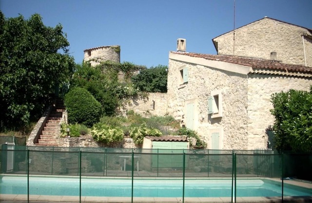 2 picturesque gîtes for 6/8 pers Luberon