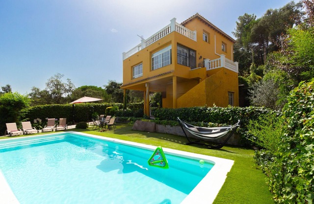 2 Private Abodes in One Magnificent Villa!