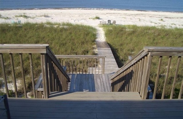 2 PRIVATE SECLUDED BEACHES - BOTH SIDES. GULF AND BAY. OPEN