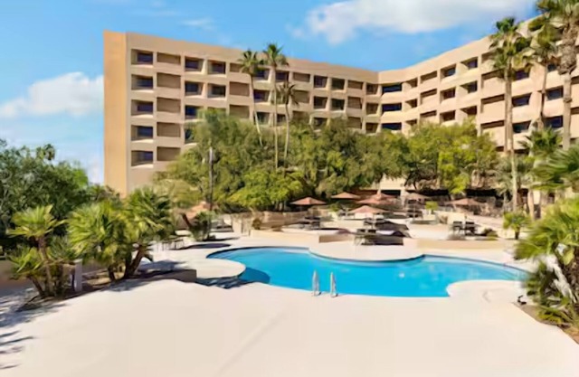 2 Queen Beds, 4 Relaxing Units, Hilton Tucson East