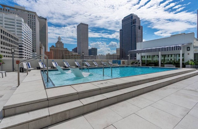2 Queens Std Room, Holiday Inn – City Views, Prime Location Downtown