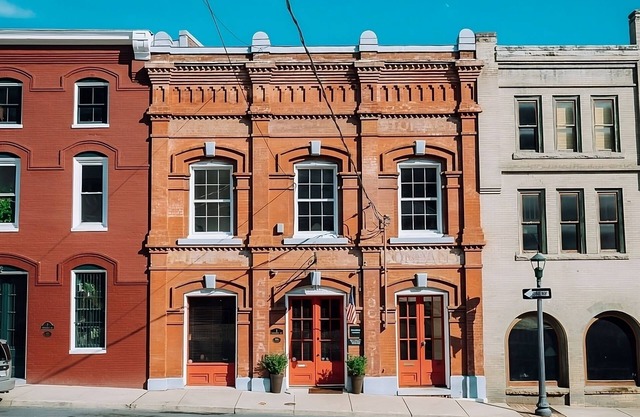 2 Relaxing Hotel Rooms Near Woodrow Wilson Library and Downtown Attractions