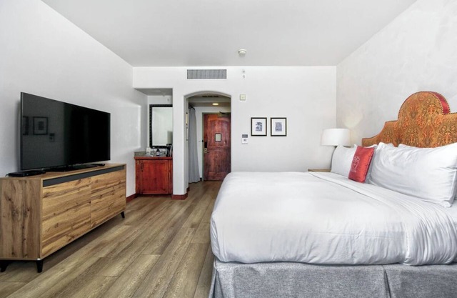 2 Relaxing Room with Pool, Pets Allowed & Free Parking in Los Gatos