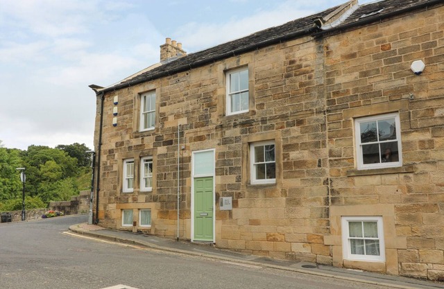 2 RIVERSIDE, pet friendly in Barnard Castle