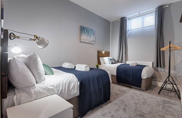 2 RM Studio, Smart Tv's, close to all amenities