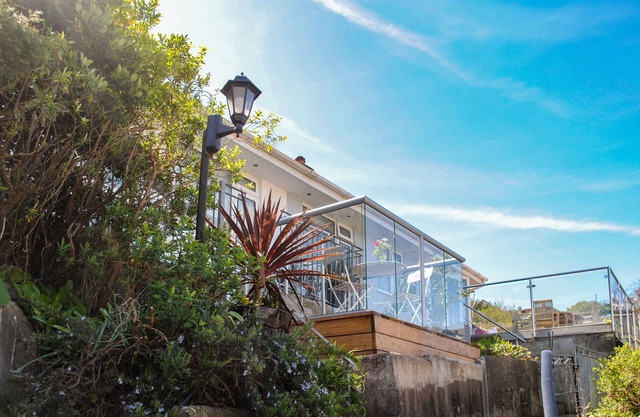 2 ROCKMOUNT, pet friendly, with a garden in Salcombe
