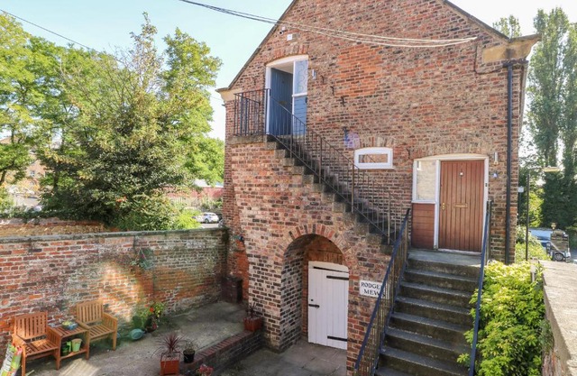 2 Rodgers Mews