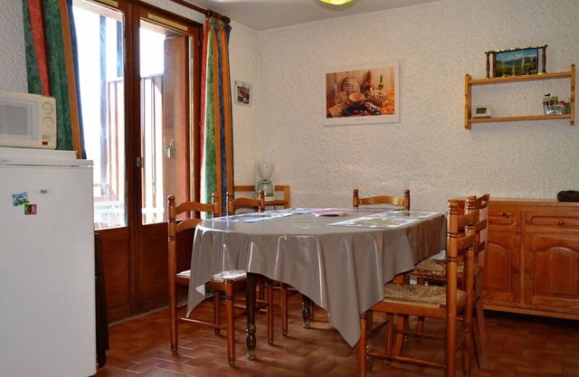 2-room apartment sleeps 6 near slopes