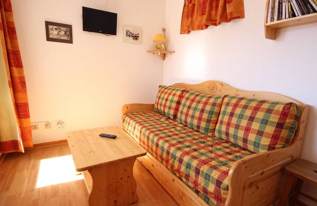 2-Room Apartment for 4 in Vallandry - Ski-In/Ski-Out, Close to Shops and Amenities
