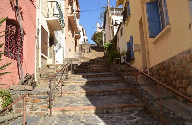 2-room apartment, 4 sleeps, near sea and shops, balcony, pets allowed