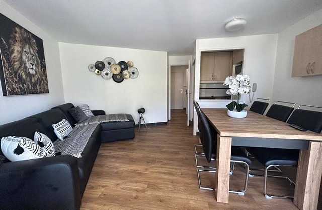 2-room apartment with pool, parking - sleeps 6 in Cannes