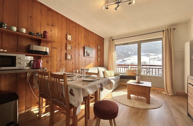2-room apartment with mountain corner in Praz-Sur-Arly - 6 people