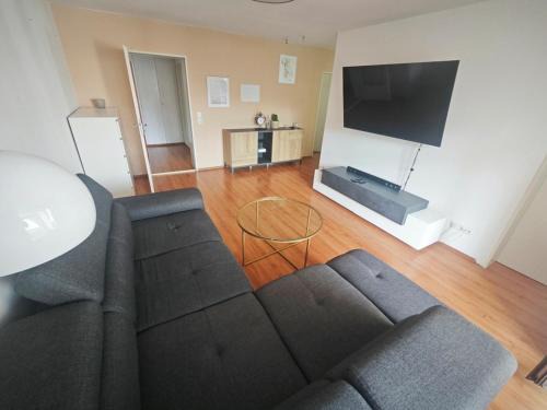 2 room apartment in metro location