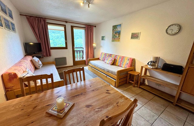 2-Room Apt for 4, South-West Balcony, Opposite St Martin de Belleville Gondola