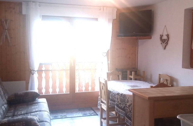 2-room cabin near slopes - Parking - Mountain view