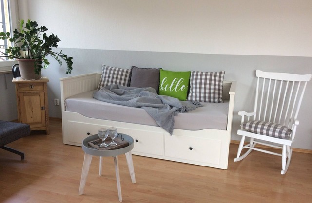 2-room city apartment on the park, central yet quiet & in the countryside