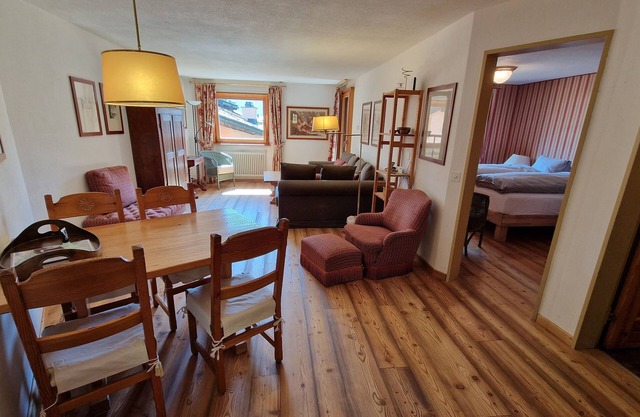 2-room flat, height underground parking, cosy living room with sheltered balcony
