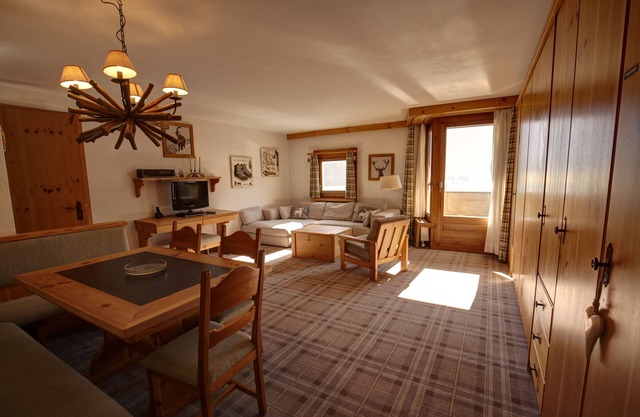 2-room flat with lake view on the 1st floor