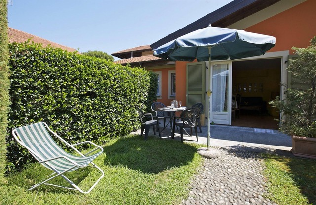 2-room house with private terrace and garden in a quiet & sunny location