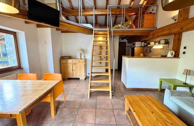 2-room mezzanine sleeps 4, 50m² + 10m² - Village center