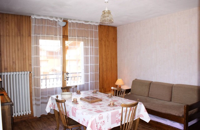 2 Rooms for 4 People