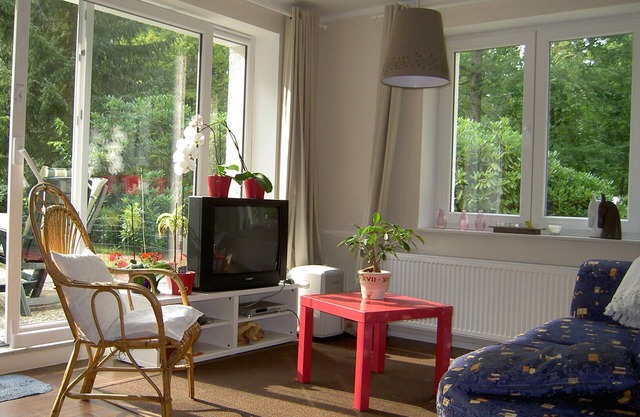 2 rooms/kitchen/bathroom between HH/LG