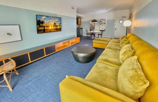 2 Rooms Near Venice Boardwalk | Balcony | Rooftop | Free Breakfast