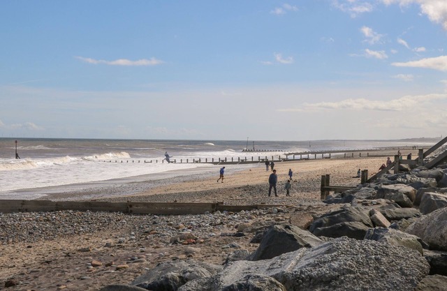 2 ROWAN WALK, family friendly, with a garden in Hornsea