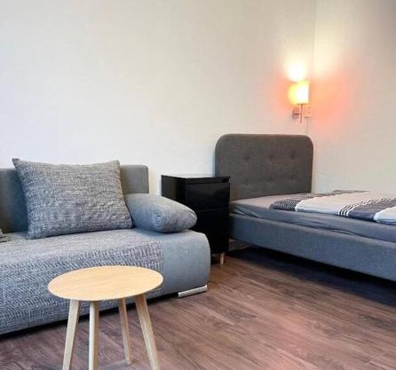 2-Schlafzimmer-Wohnung mit Parkplatz-Balkon-Küche- Garten, Nahe DUS Airport, Messe