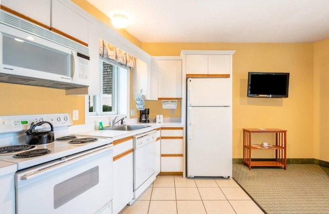 2 Secluded Townhouses Steps from Private Sandy Beach w/Bike Rentals