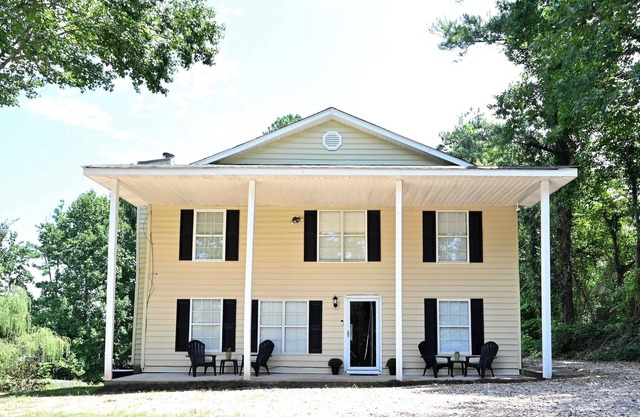 2 Separate Houses!!! Main House + Guest House!!!