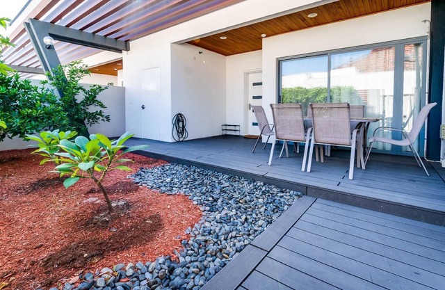 2 South Perth Family Gem for 6 Parking 3BRM, walk to foreshore
