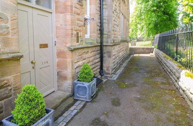 2 ST. MARYS CLOSE, character holiday cottage in Barnard Castle