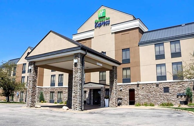 2-Star Hotel ∙ Holiday Inn Express Cedar Rapids - Collins Road, an IHG Hotel