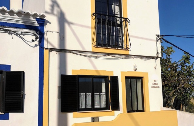 2-storey house with small garden and balcony