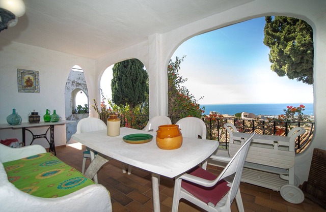 2-Story townhouse with stunning ocean views