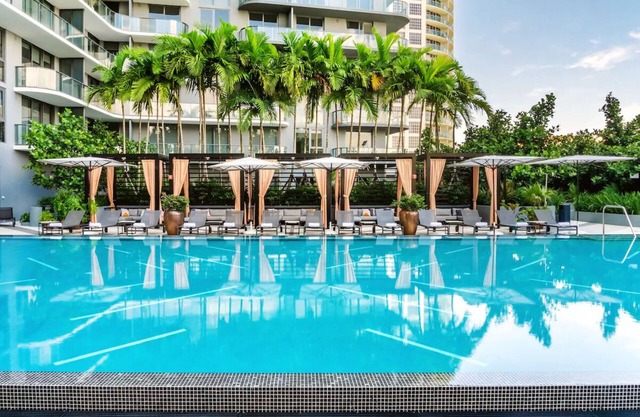 2 Striking Modern Suites in Midtown with Pool, Fitness, Tennis Court