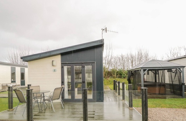 2 THE YEALANDS, pet friendly, country holiday cottage in Carnforth