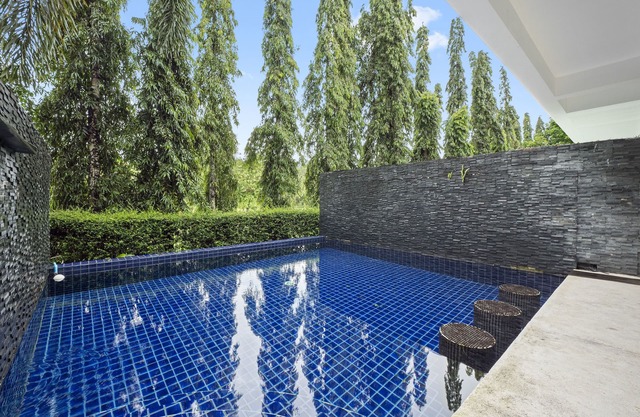 2 villas with 9 bedroom for 23 guests. 2 swimming pools.