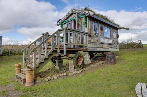 2 x Double Bed Glamping Wagon in Dalby Forest
