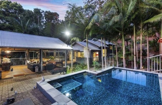 2 x queen bedrooms, 2 x ensuite's, 1 guest lounge, outdoor bbq kitchen and pool.