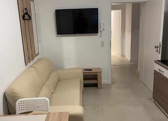 2 Zi Apartment für Monteure Schlafzimmer mit 2 Einzelbetten, Wohnküche mit Schlafsofa