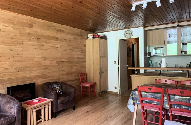 2 Zimmer 6 Personen mit Balkon und Blick auf die Pisten